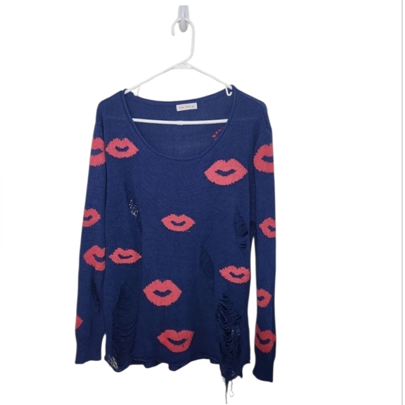 🛍 5/$10 Women's Love Tree Distressed Sweater Sz Med /Large - Picture 1 of 9